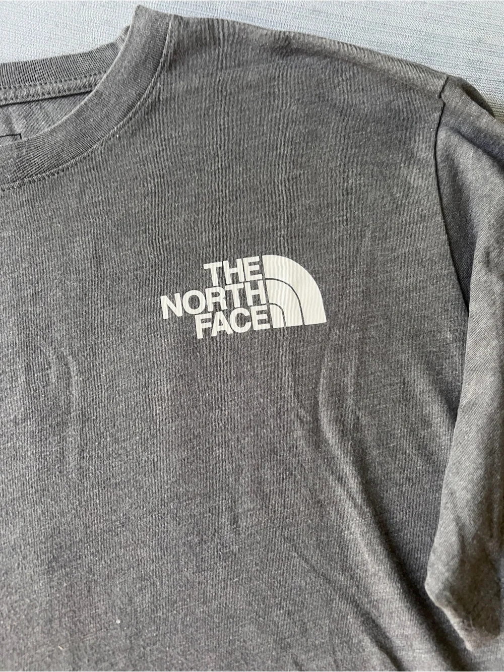 The North Face Charcoal Tee with Purple Lightning Graphic Mens Sz Large